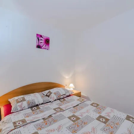 Jakovljevic Apartment Vir