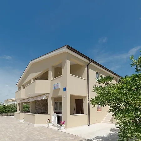 Jakovljevic Apartment Vir